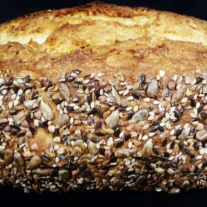 Pan del abuelo con semillas 20% semillas 80% harina molda a la piedra