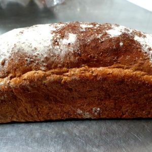 Pan molde de espelta con semillas y miel  80% espelta semi integral , 5% miel, 5% malta de cebada, 10% mix de semillas.