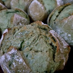 Pan con algas wakame y espirulina